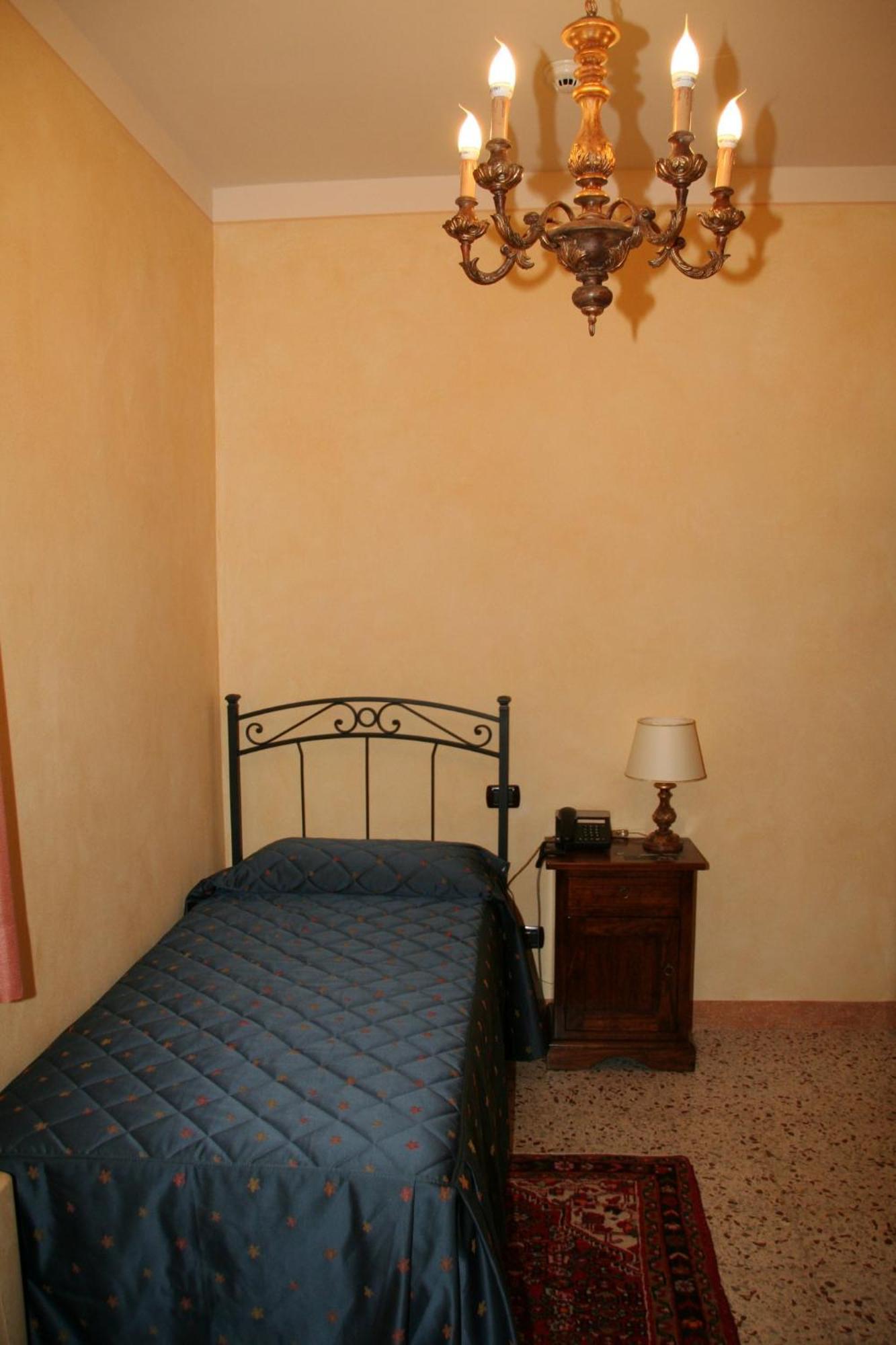 Villa Rinalducci Fano Szoba fotó